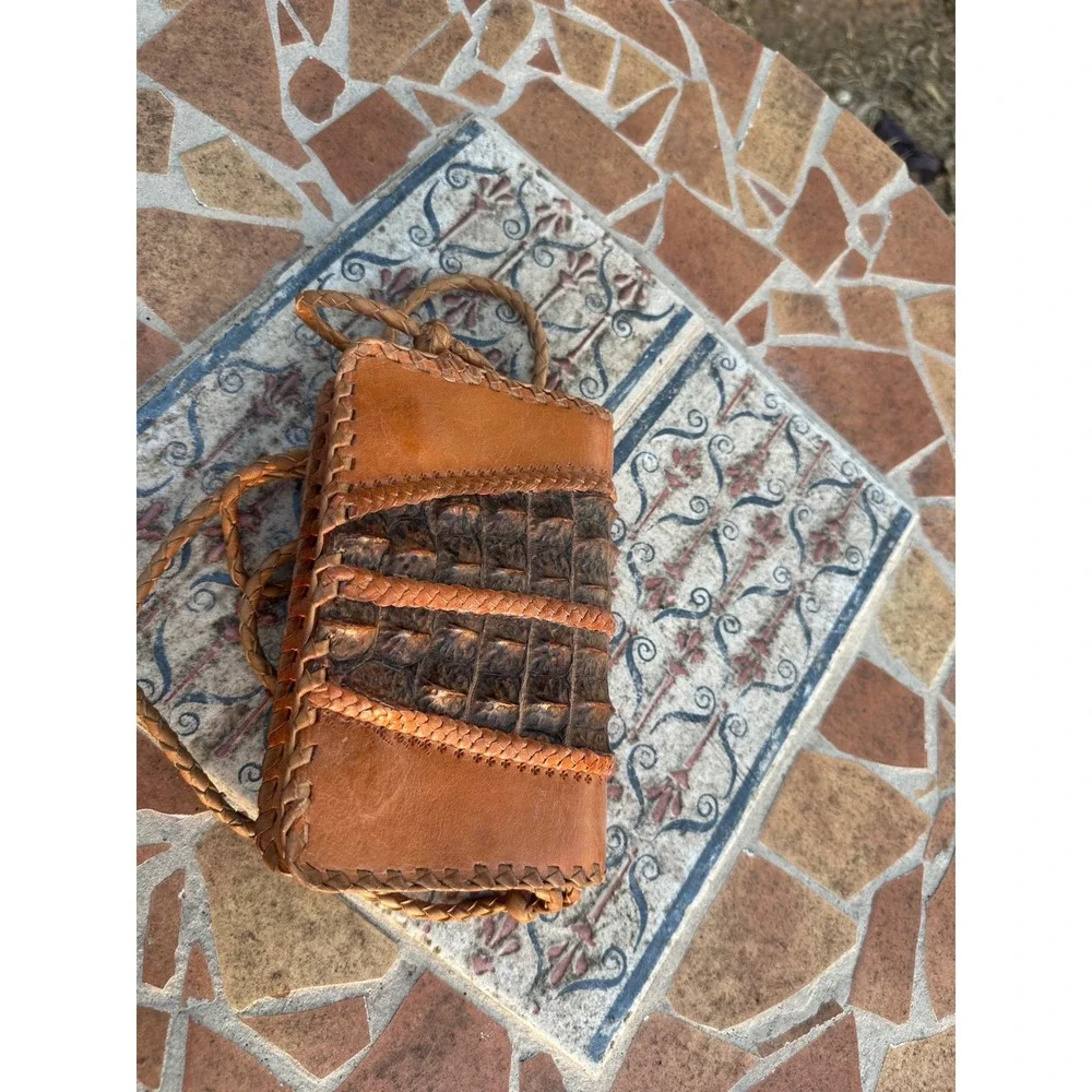 Vtg Handcrafted Western Leather Crossbody with Alligator/Caiman Style inlay